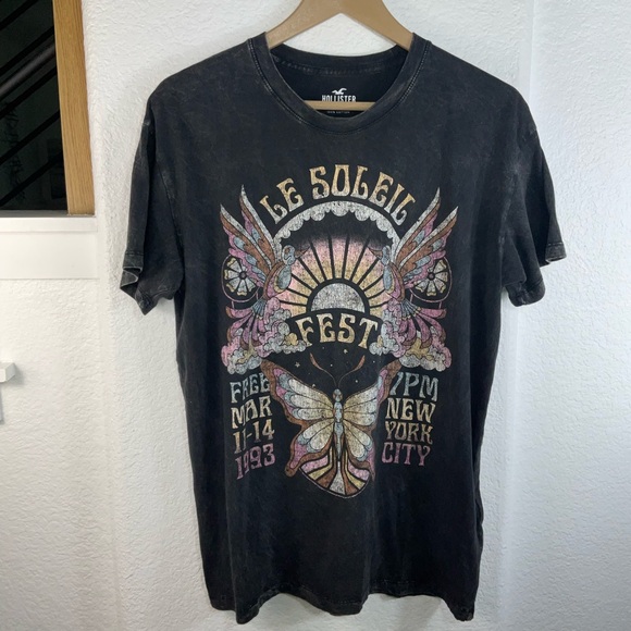 Hollister Black Graphic Tee with Colorful Design - Picture 1 of 4